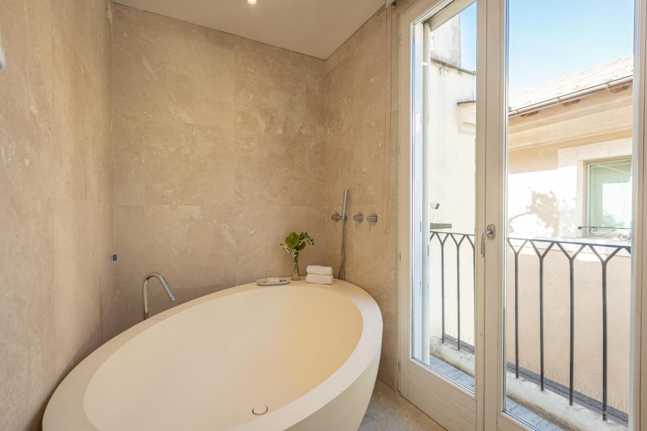 Amazing Piazza Venezia With Jacuzzi And Terrace Appartamento